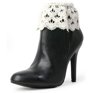 Memoi Women's Grazyna Scalloped Lace Boot Toppers - 1 of 1