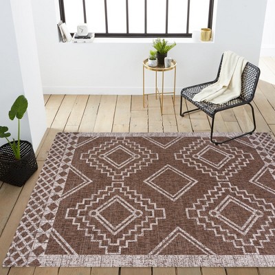 Brown and Beige Diamond Medallion Indoor/Outdoor Rug