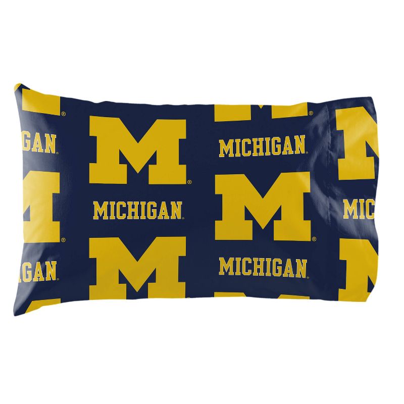 NCAA Michigan Wolverines Rotary Bed Set, 3 of 4