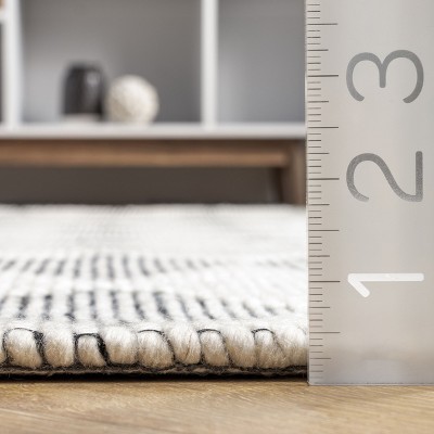 Gray and White Diamond Pattern Wool Blend 9' x 12' Area Rug