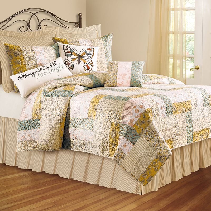 C&F Home Audrey Quilt, 1 of 4