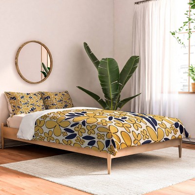 Deny Designs Full/Queen Alisa Galitsyna Four Leaf Flower Pattern Comforter and Pillow Sham Set Yellow: Modern Floral Bedding, Lightweight Polyester — фото 2