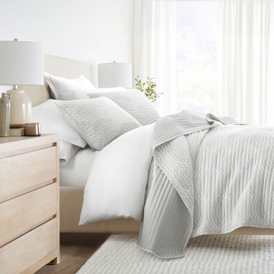 Luxury Lightweight Reversible Quilted Coverlet Set - Becky Cameron (Matching Shams Included)