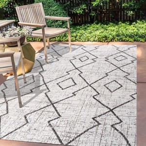 Carwa  Diamond Trellis Indoor/Outdoor Area Rug - JONATHAN Y - 1 of 4