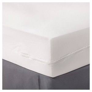 Zippered Mattress Protector White (Twin) - Room Essentials