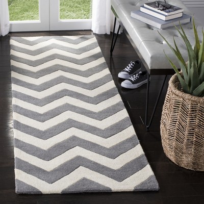 Hand-Tufted Off-White Chevron Wool 27" Area Rug