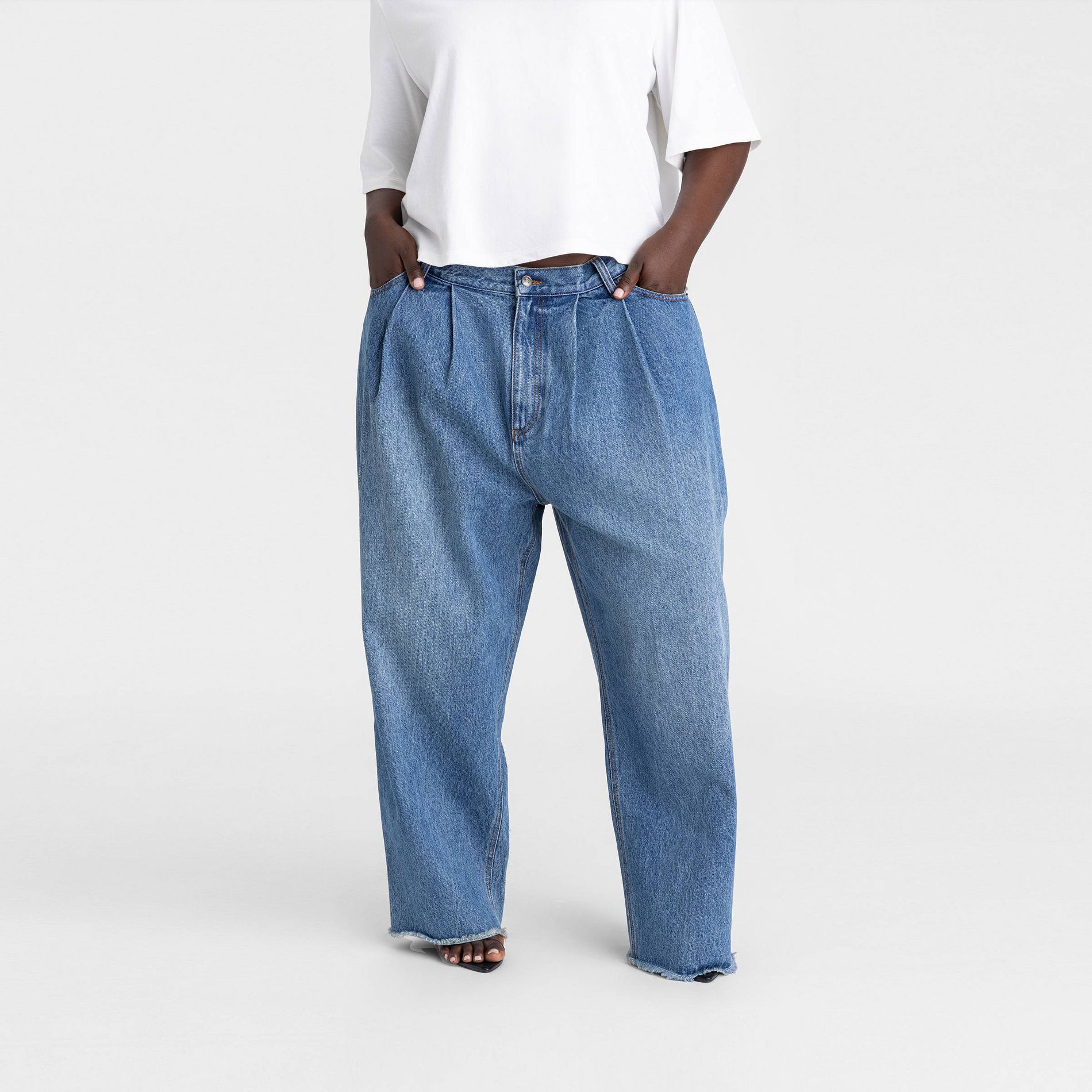KBB by KAHLANA Women's High-Rise Barrel Leg 'The Devin Jean' - Medium Wash 18