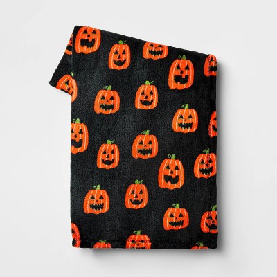 Pumpkins Printed Plush Throw Blanket Black/Orange - Hyde & EEK! Boutique™