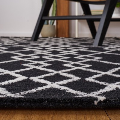 Elegant Metro Black Hand-Tufted Wool Area Rug - 27" x 7"