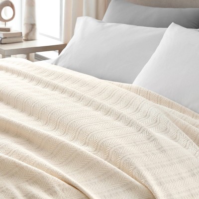 Luxurious King-Sized Chevron Cotton Blanket in Ecru