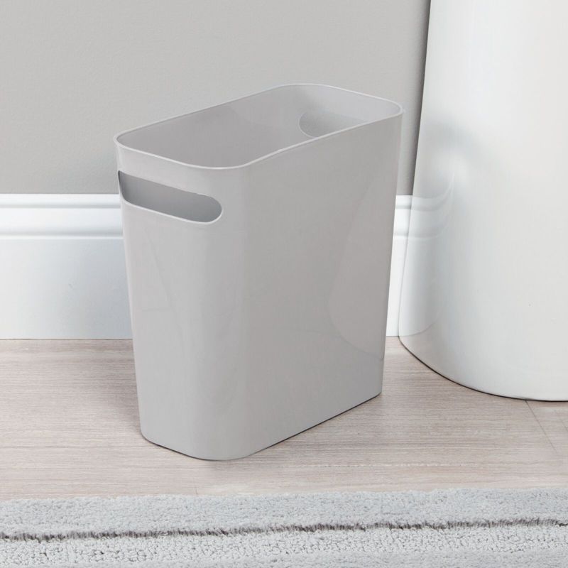 mDesign Plastic Small 1.5 Gal./5.7 Liter Trash Can with Built-In Handles, 4 of 6