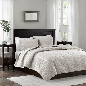 NicBex 3 Pcs Comforter Set Quilt Set Soft Velvet Quilt Set in Geometric Quilting Technique Cotton Filling 1 Quilt 2 Pillow Shams, Machine Washable - 1 of 4