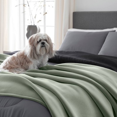 Luxurious Moss Green Fleece Full/Queen Blanket - Lightweight and Reversible
