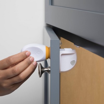 Safety 1st White Adhesive Magnetic Lock System with 8 Locks and 2 Keys