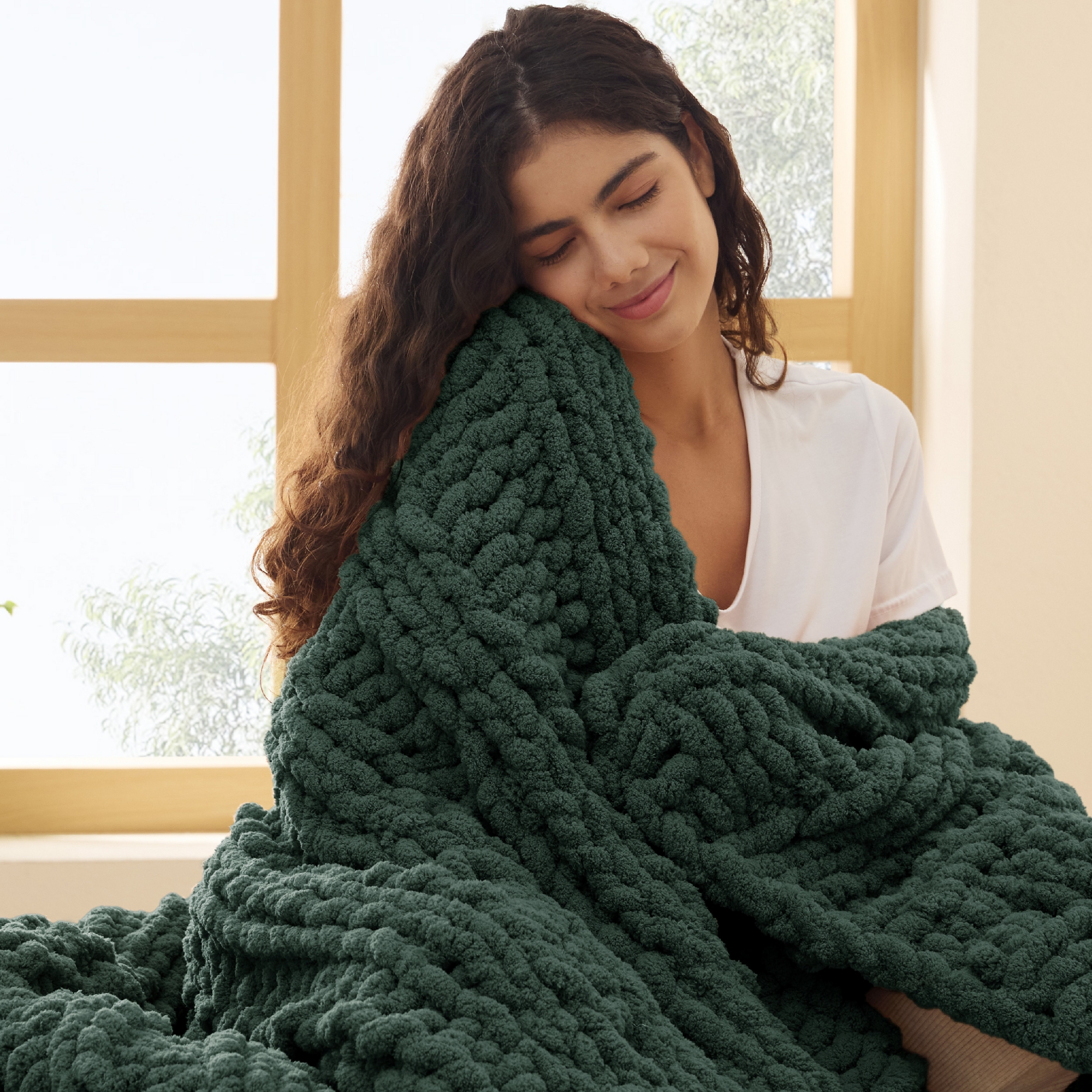 Bedsure Chunky Knit Throw Blanket-100% Hand-Knitted 5.06 lbs Chenille Yarn Blanket,Thick Cozy Soft for Couch Bed Living Room,Home Decor,Dark Green