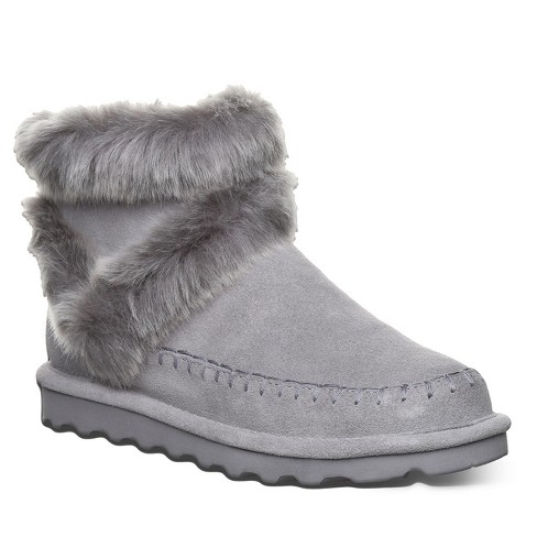 Woman on sale bearpaw boots