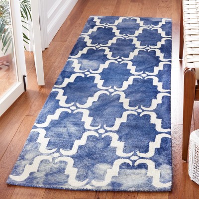 Navy and Ivory Hand-Tufted Wool Rectangular Rug 2'6" x 4'