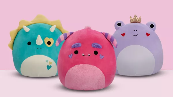  Squishville by Original Squishmallows Play and Display Storage  - Four 2-Inch Plush Included - Big Foot, Axolotl, Parrot, Chameleon - Hang  or Stand Display Case -  Exclusive : Toys & Games