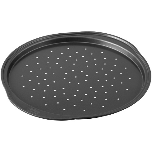 7 Reasons To Use Pizza Pan With Holes Vs No Holes - Patio & Pizza Outdoor  Furnishings