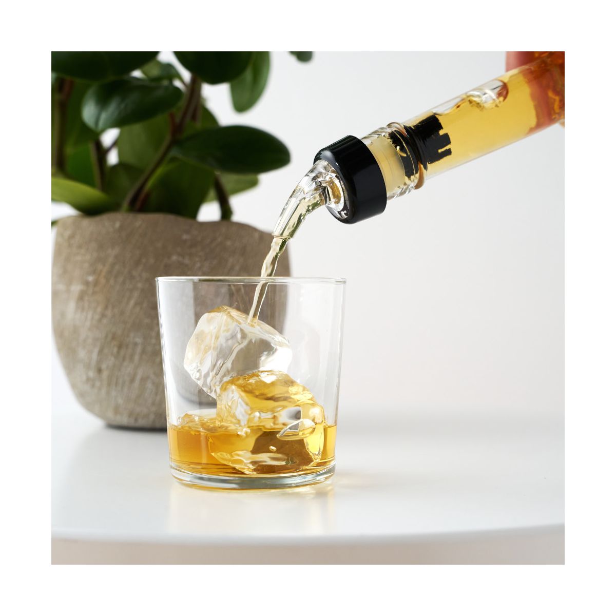 True Ace Measured Liquor Pour Spout, 1 Ounce Pourer, Fits Standard Liquor Bottles, Bar & Cocktail Accessories, Plastic, Set of 1 - thumbnail 4