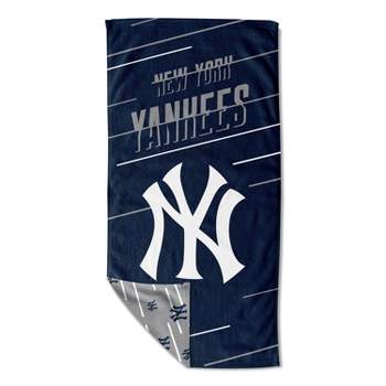 MLB New York Yankees Splitter Beach Towel with Mesh Bag