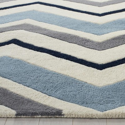 Hand-Tufted Off-White and Dark Grey Wool Accent Rug 2' x 3'