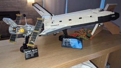 Rent LEGO set: NASA Space Shuttle Discovery at Lend-a-Brick