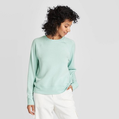 women's raglan sleeve sweatshirt