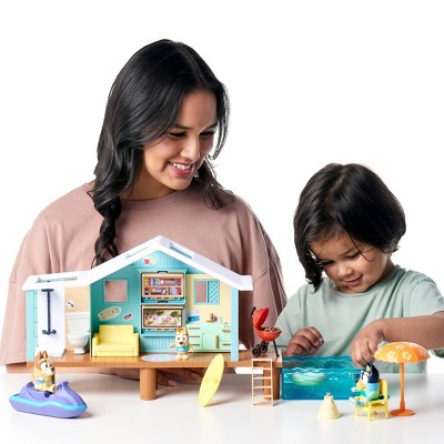 Bluey Cabine de plage avec figurine exclusive et lunettes - Comprend 10 pièces de jeu et une feuille d'autocollants