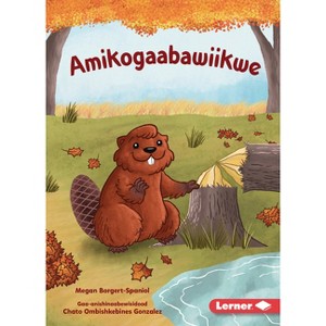 Amikogaabawiikwe (Beaver Bev) - (Dagwaaginoo-Mazina'iganan (Let's Look at Fall) (Pull Ahead Readers Ojibwemowin -- Nonfiction)) (Paperback) - 1 of 1