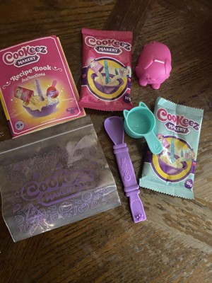  COOKEEZ MAKERY Baked Treatz Oven. Mix & Make a Plush Best  Friend! Place Your Dough in The Oven and Be Amazed When A Warm, Scented,  Interactive, Plush Friend Comes Out! 