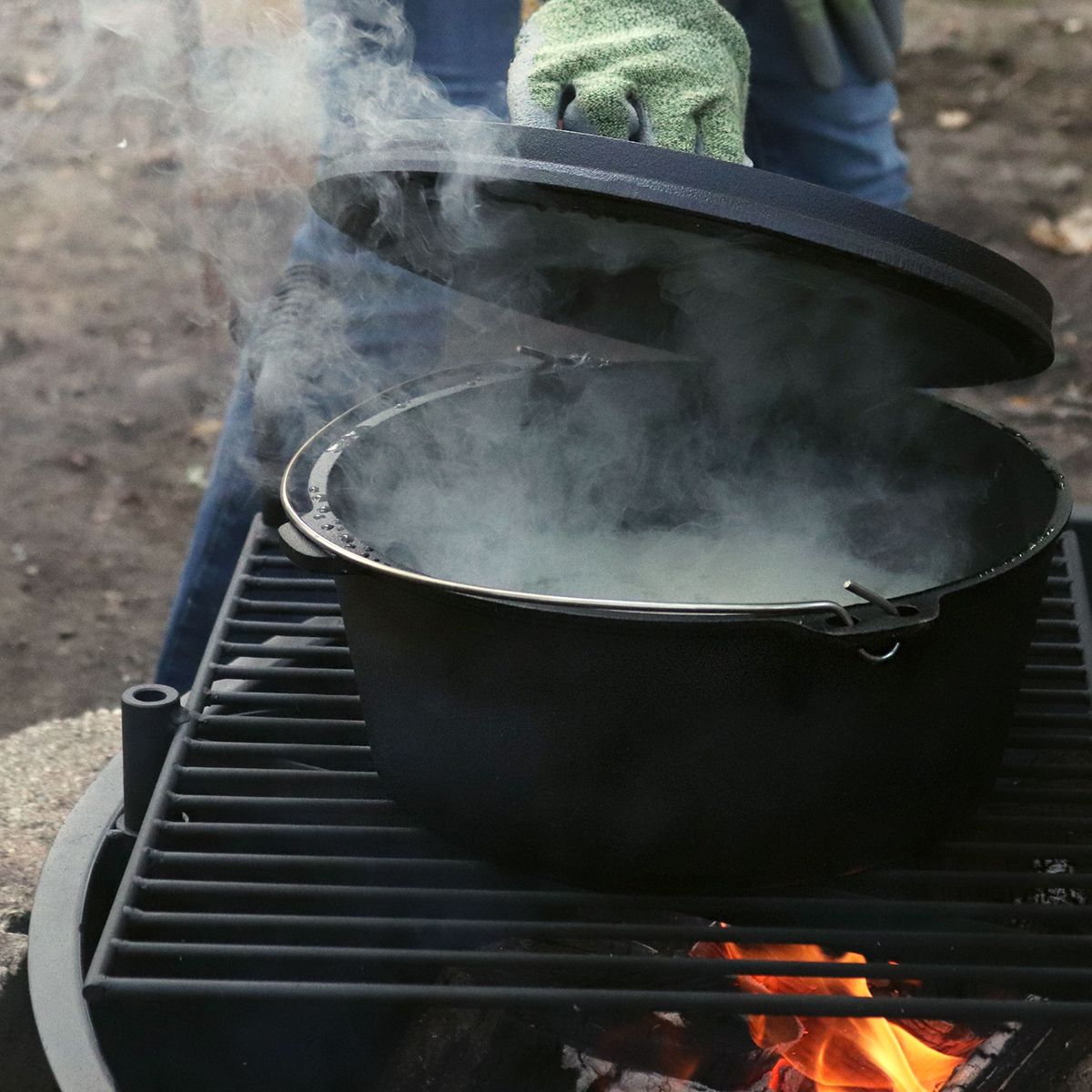 Sunnydaze Indoor/Outdoor Large Pre-Seasoned Cast Iron Dutch Oven Pot with Lid and Handle - 8 qt - Black - thumbnail 4