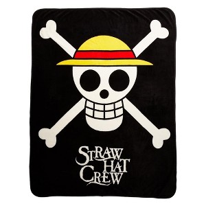 Great Eastern Entertainment Co. One Piece Straw Hat Pirates 22 x 17 Inch Skull Logo Blanket - 1 of 4