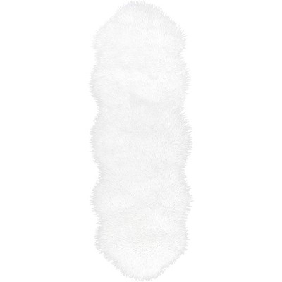 nuLOOM Salome Plush Faux Sheepskin Machine Washable Area Rug, Shaped 2' x 6', Ivory