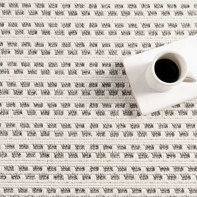 Havanah Cream Geometric 4' x 6' Synthetic Area Rug