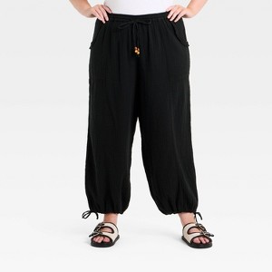 Women's Mid-Rise Baggy Ankle Pull-On Pants - Universal Thread