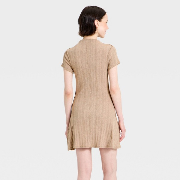 Vestido mini en línea A de tejido de punto con cuello redondo de manga corta para mujer - Universal Thread™ 2