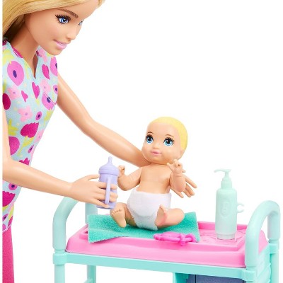 Детские куклы Barbie Careers Baby Doctor Playset with Blonde Fashion Doll, 2 Baby Dolls, Exam Table & Accessories — фото 4