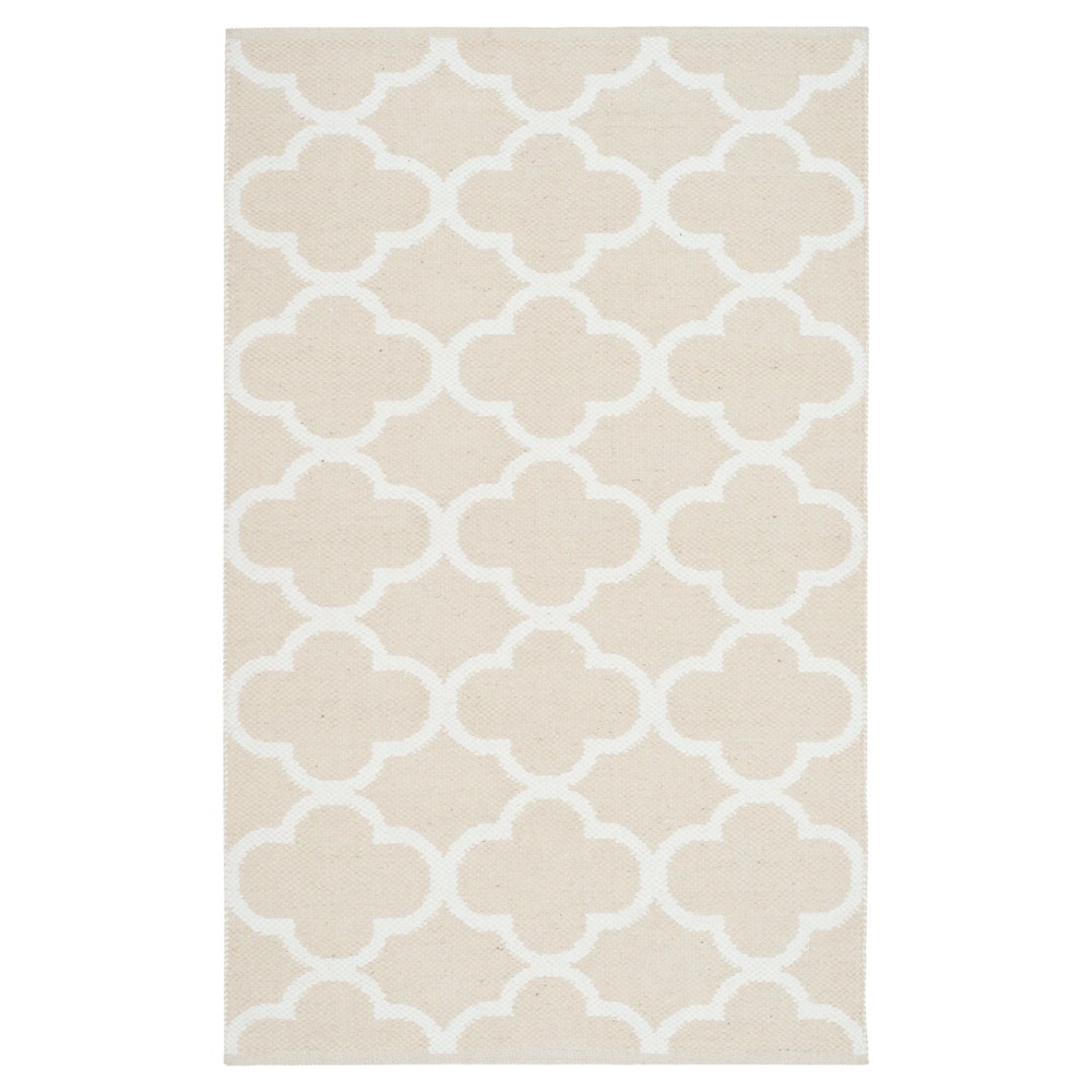 Beige/Ivory Quatrefoil Design Woven Accent Rug 2'6inx4' - Safavieh