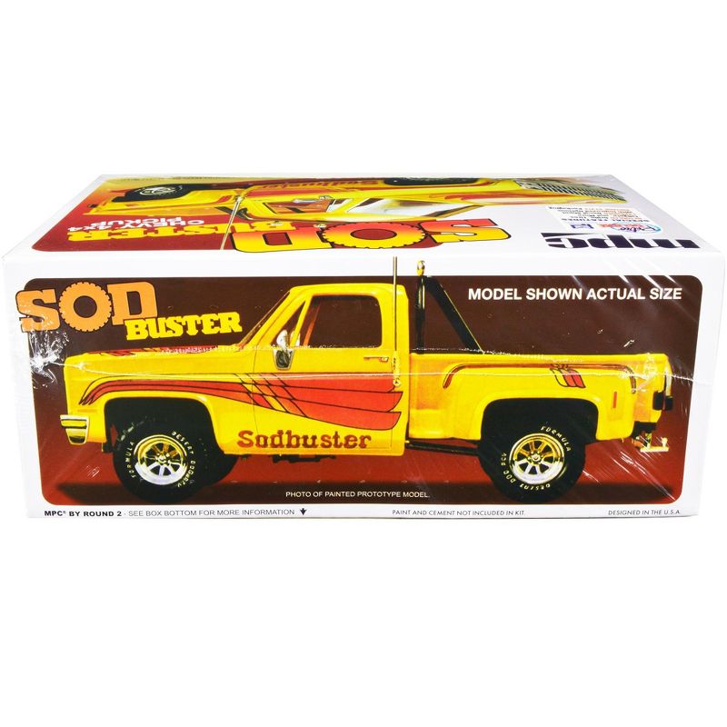 Skill 2 Model Kit 1981 Chevrolet 4x4 Stepside Pickup Truck "Sod Buster" 1/25 Scale Model by MPC, 3 of 5