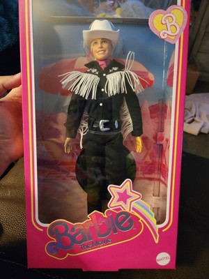 Barbie Poupée à Collectionner Signature Du Film En Tenue De Cow-boy Ken  Gris