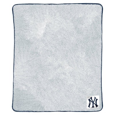 MLB New York Yankees Two-Tone Sherpa Throw Blanket