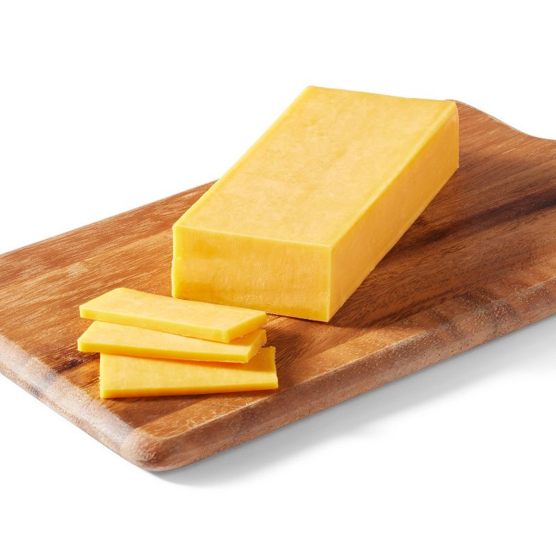 Signature Sharp  Cheddar Cheese - 8oz - Good &#38; Gather&#8482;, 2 of 4