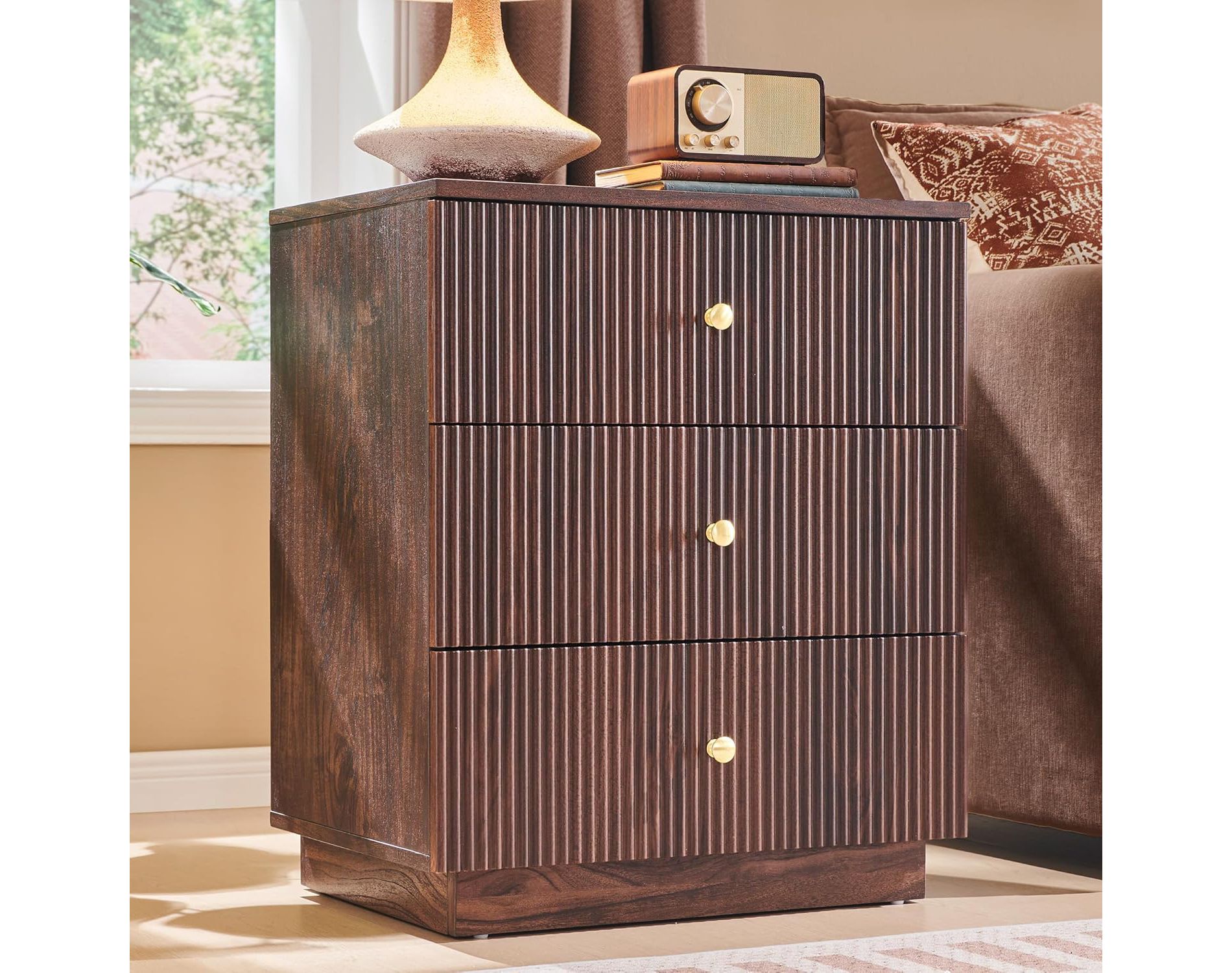 SinCiDo Fluted Nightstand with Charging Station, 21.65" Wide Modern Wood Bedside Table w/3 Storage Drawers for Bedroom, Living Room, Brown
