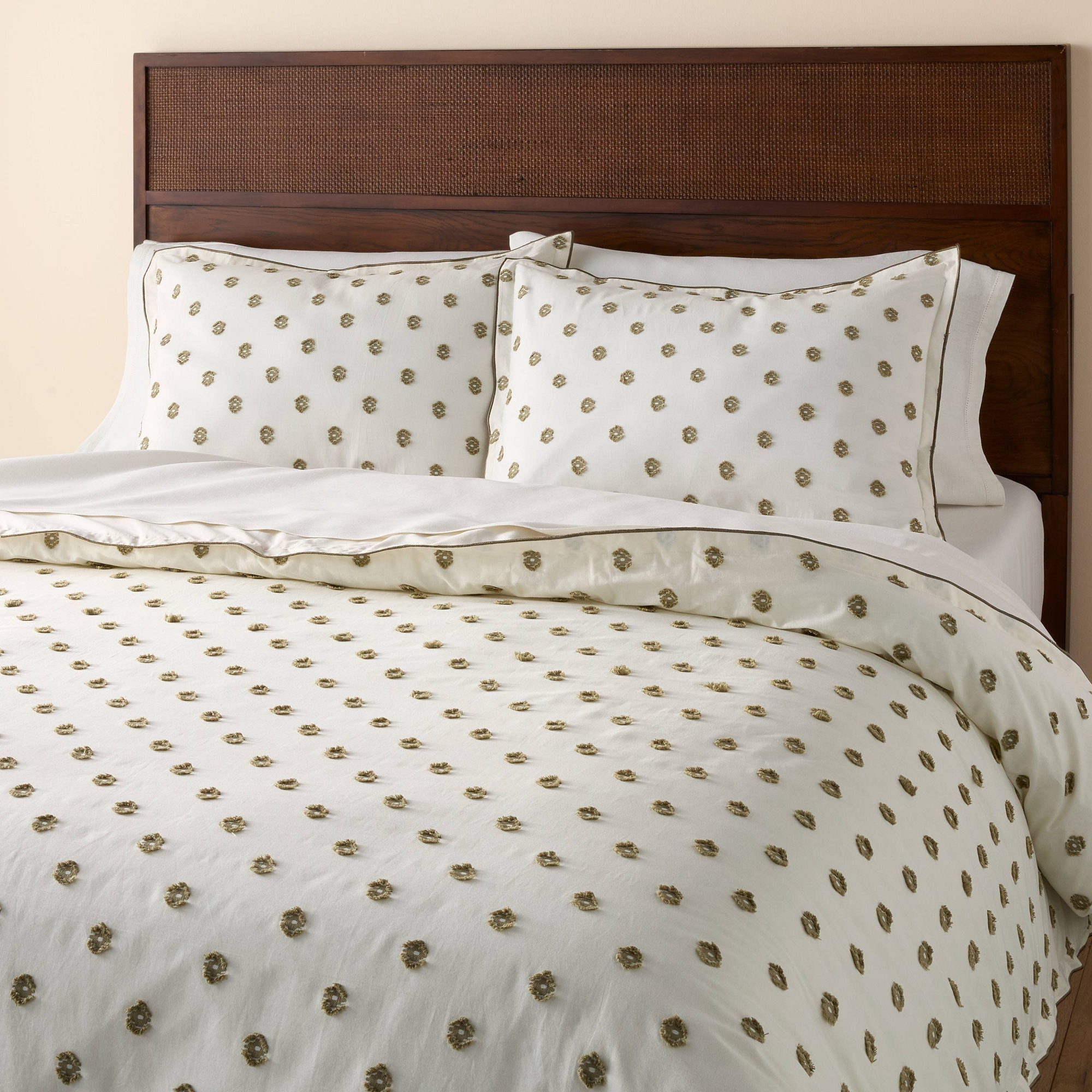 King Clip Dobby Comforter Set Green - Hearth & Hand™ with Magnolia
