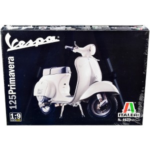Skill 3 Model Kit Vespa 125 Primavera Scooter 1/9 Scale Model by Italeri - 1 of 4