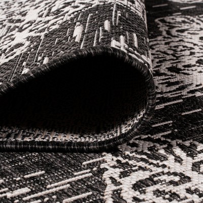 Black and Ivory Medallion Flat Woven Indoor/Outdoor Rug