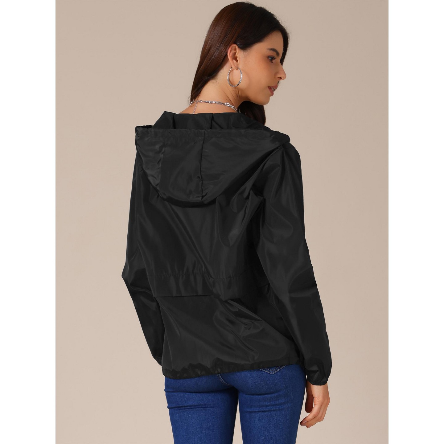 Женская куртка INSPIRE CHIC Women's Adjustable Drawstring Waterproof Windbreaker Lightweight Hooded Raincoats with Pockets Large Dark Grey, цвет: Чёрный — фото 4