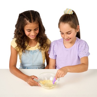 Cookeez Makery Freezy Cakez Fridge Playset with Plush