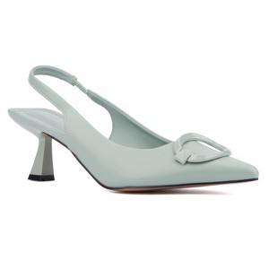 Torgeis Women's Kaycee Kitten Heel Pump - 1 of 4
